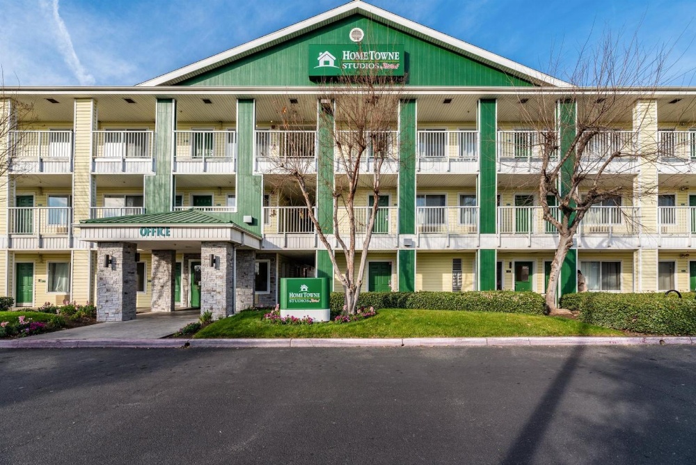 HomeTowne Studios by Red Roof Fresno - West Main image